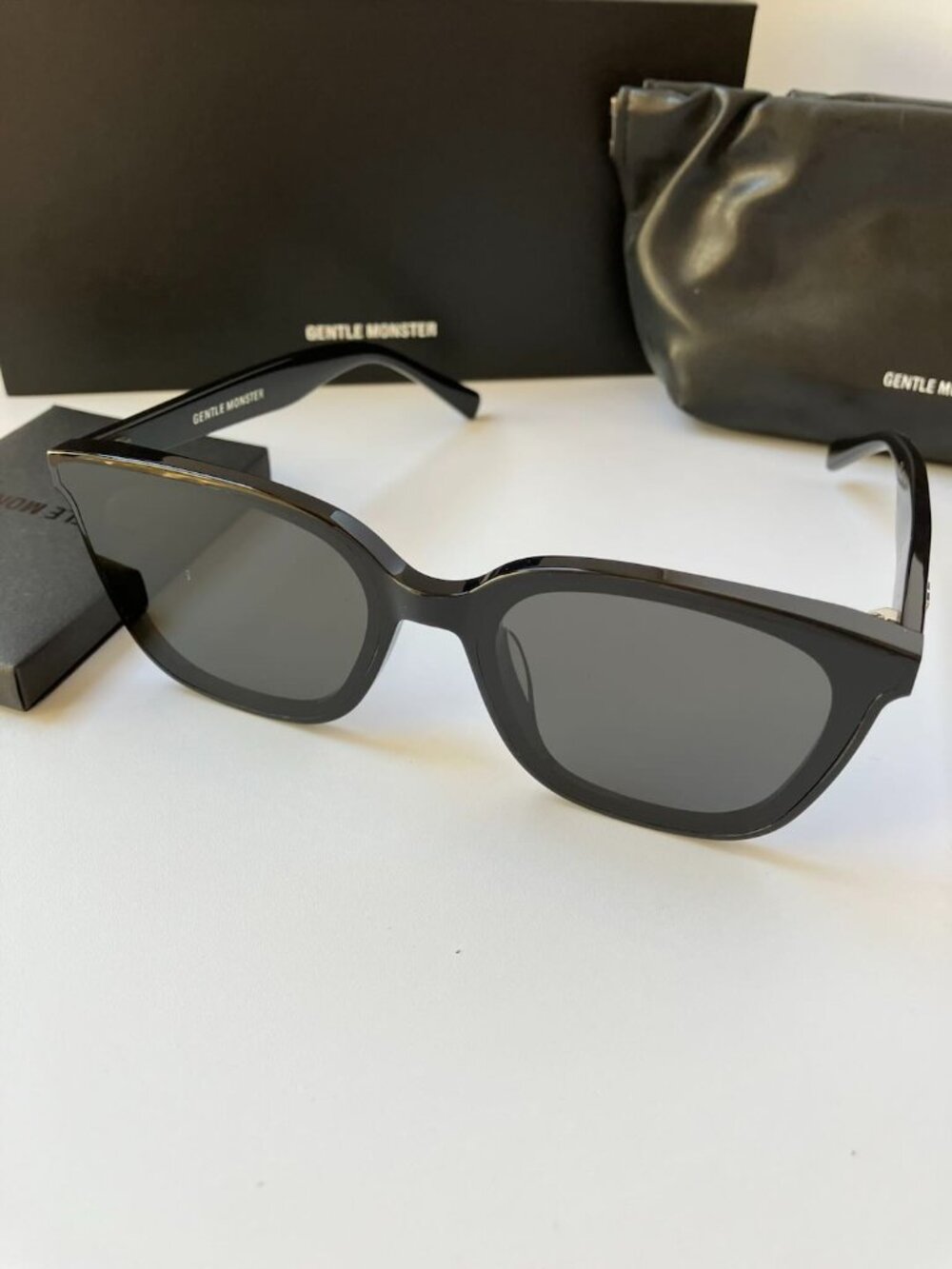Gentle Monster Black Square Frame Sunglasses Metal Temple Mark